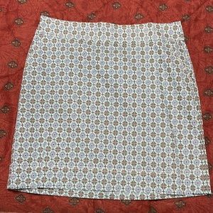 Talbots size 14 skirt blue & black patterned with a 36 in waist & 20.5 in length